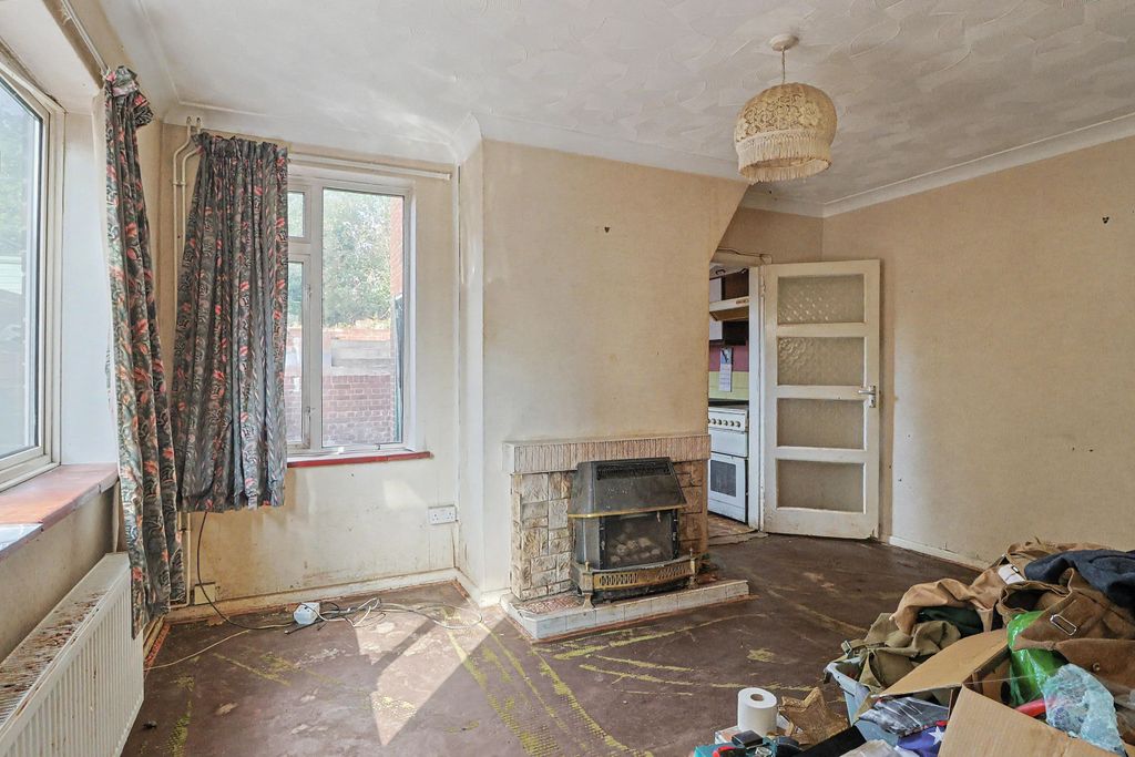 Property photo 2 of 16 110 Kent Road, Southampton, Hampshire, So17 2LG