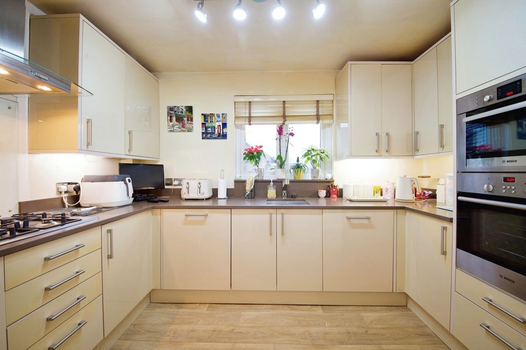 Property photo 2 of 14 Kitchen