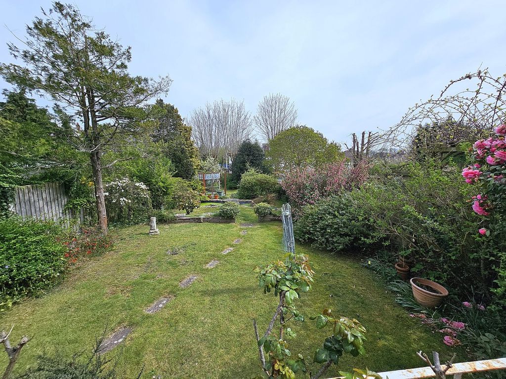 Property photo 2 of 28