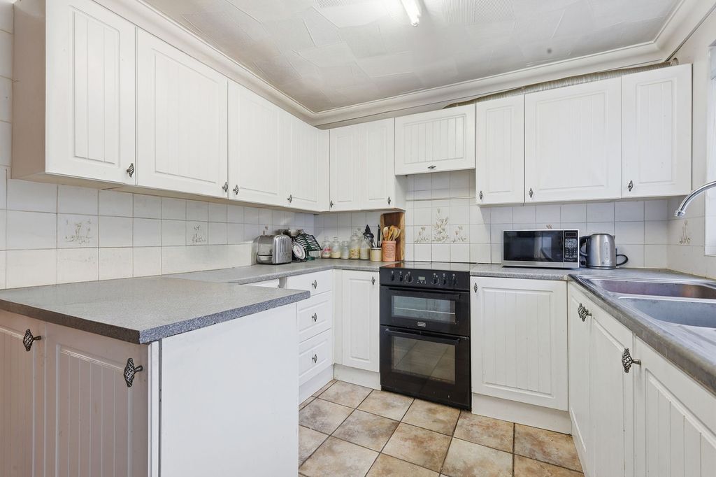 Property photo 2 of 23