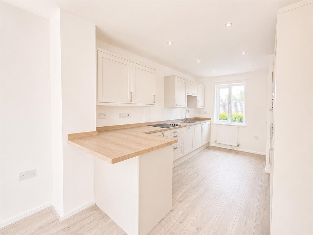 Property photo 3 of 15 Kitchen