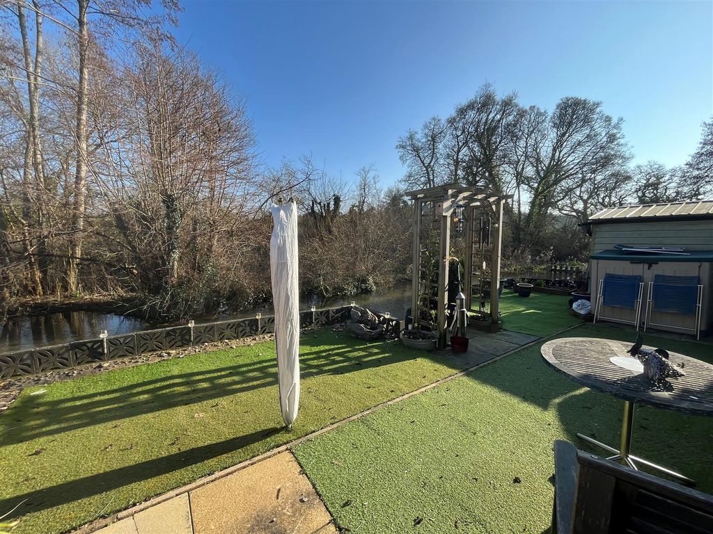 Property photo 1 of 14 Riverside Garden