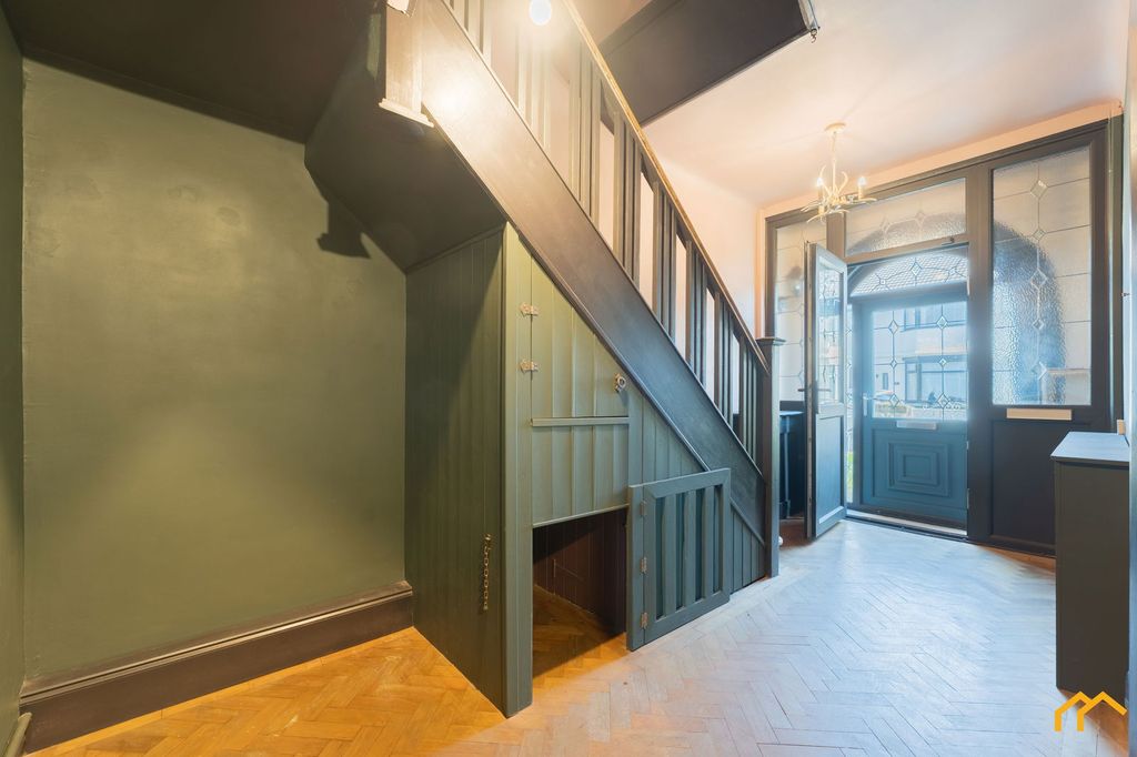 Property photo 2 of 35