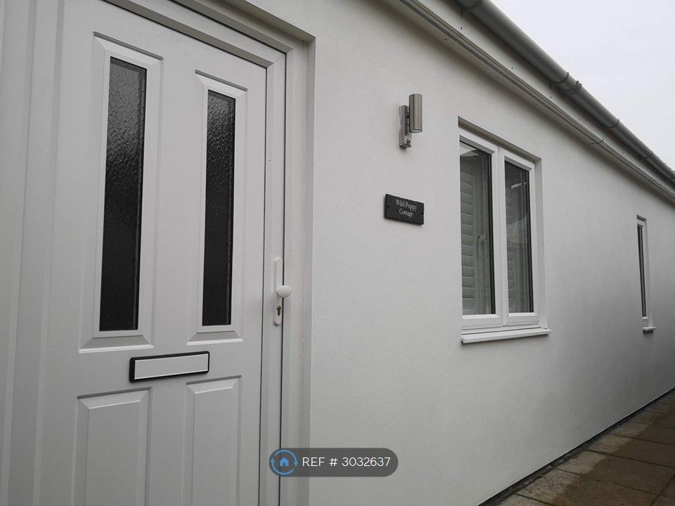 Property photo 1 of 17 Detached Cottage - Bills Included