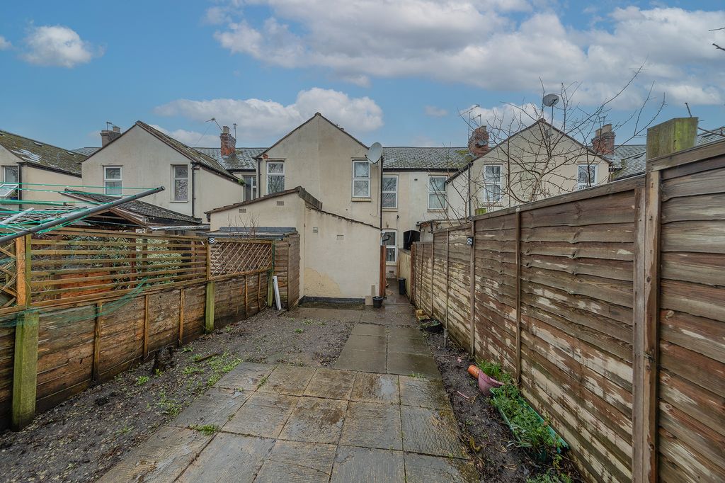 Property photo 2 of 25