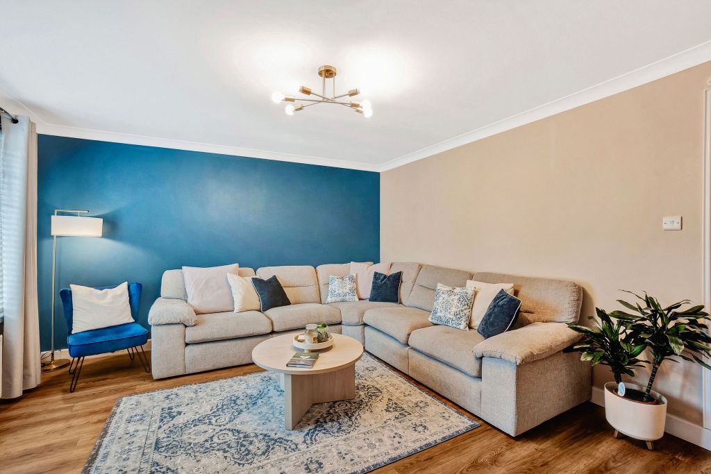 Property photo 3 of 21 Lounge