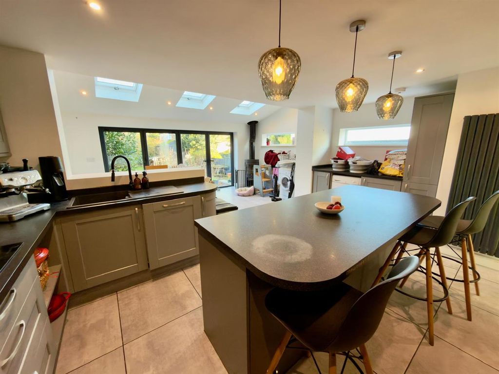 Property photo 2 of 14 F4c88B88-4A04-4Bfc-8Dae-0E97575d1B34.Jpg