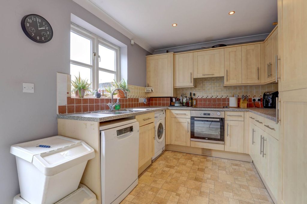 Property photo 3 of 12