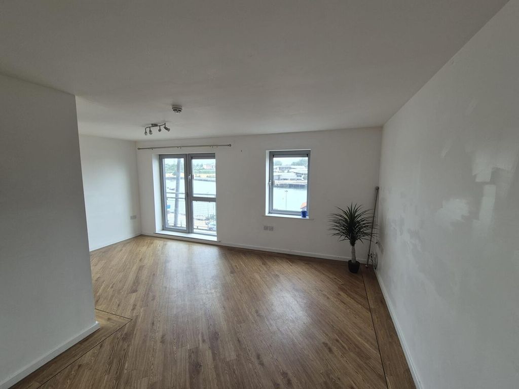 Property photo 2 of 7 Living Room