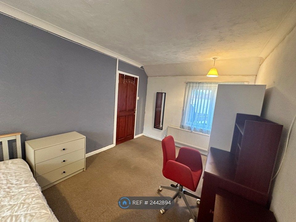 Property photo 2 of 15 First Floor Large Double 2