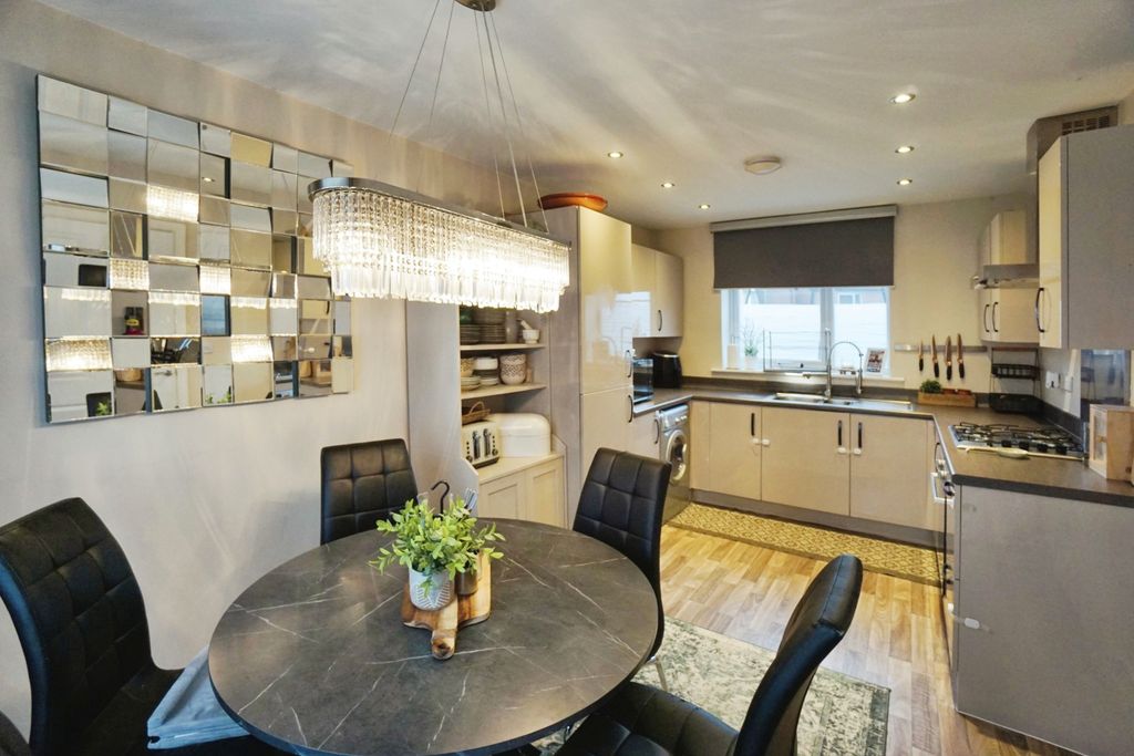 Property photo 2 of 17 Kitchen Diner