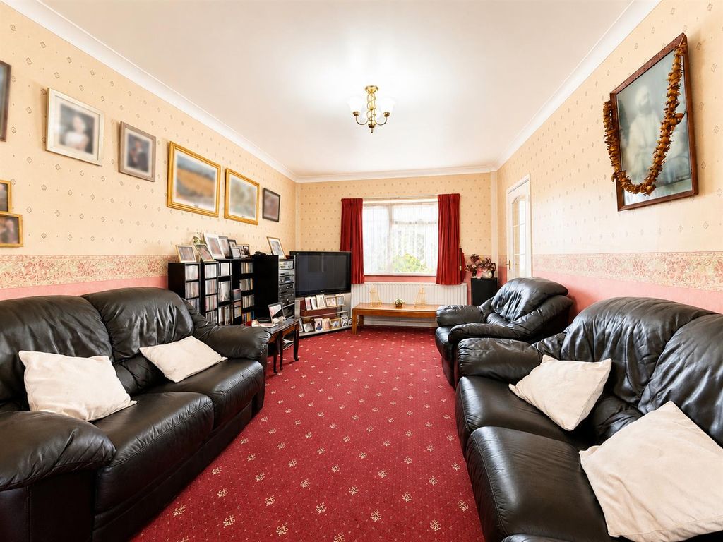 Property photo 2 of 13 Through Lounge