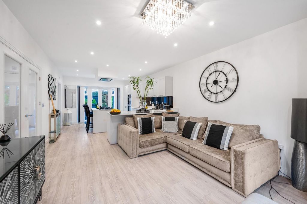 Property photo 3 of 27 Kitchen/Breakfast/Dining Room