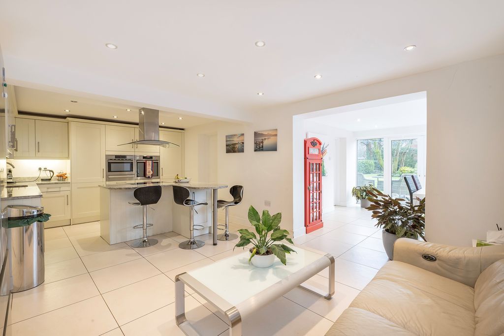 Property photo 2 of 23 Photo 13