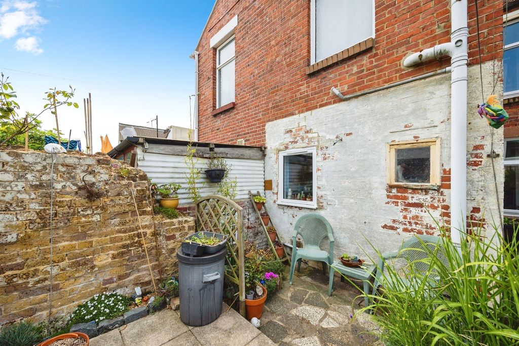 Property photo 3 of 12