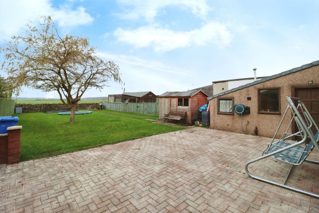 Property photo 3 of 25