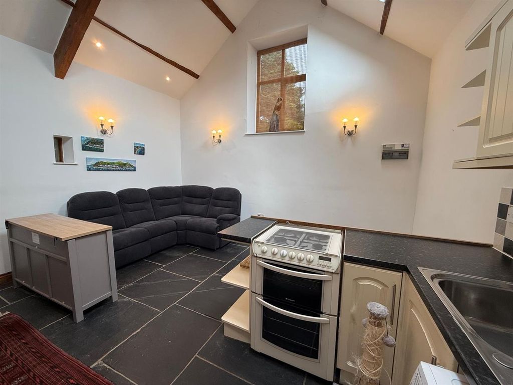 Property photo 2 of 10 Living.Jpg