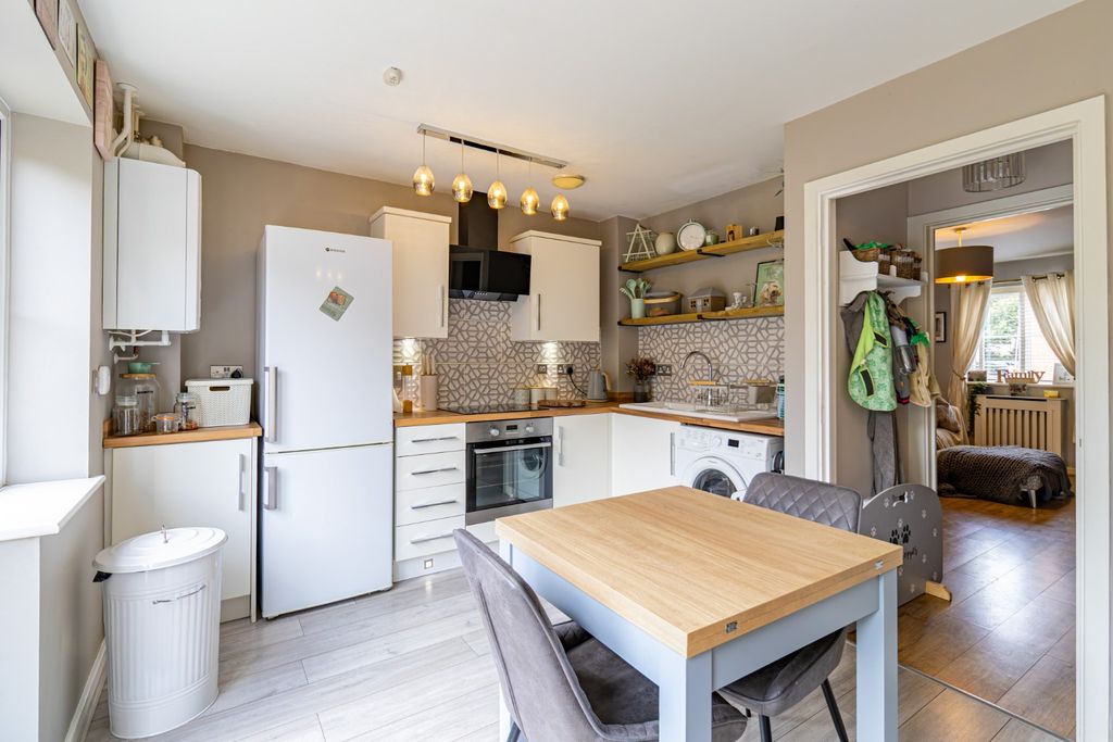 Property photo 2 of 27 4464413