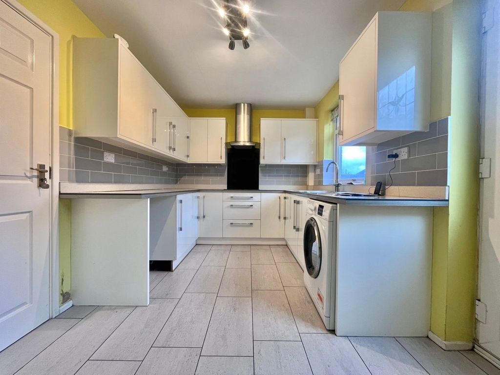 Property photo 2 of 13 Kitchen