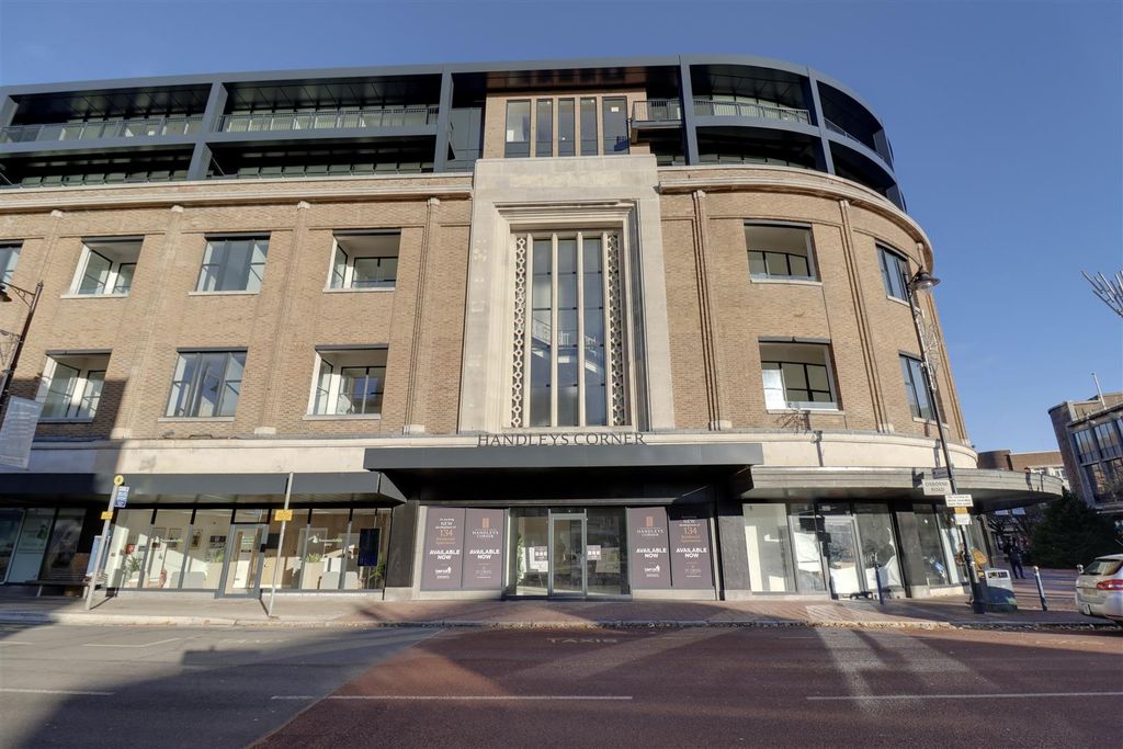 Property photo 2 of 21 Fecf7B4E-E777-45C7-95Fc-Bcc4817Cb886_1_201_A.Jpeg