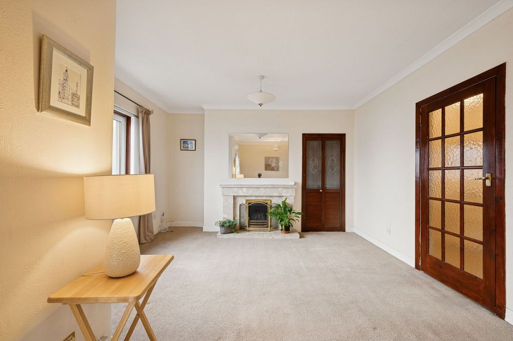 Property photo 3 of 24