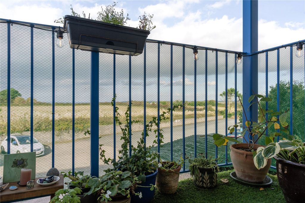 Property photo 2 of 19 Picture No. 16