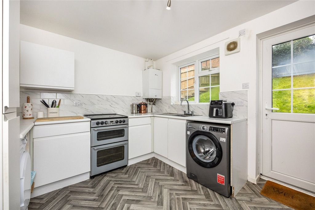 Property photo 2 of 13 Picture No. 14