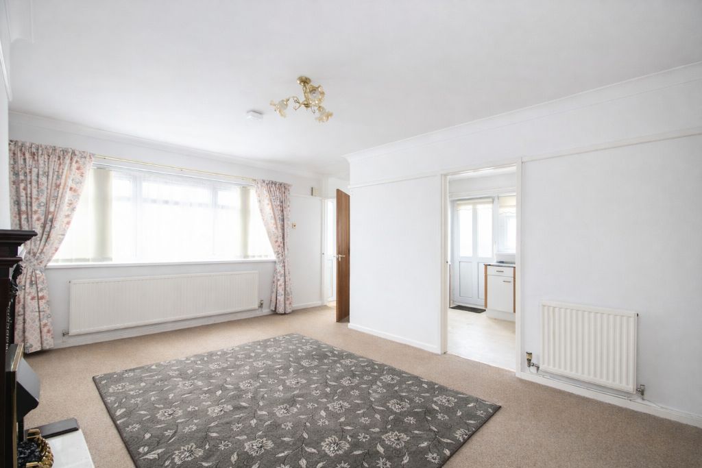 Property photo 3 of 12 Lounge