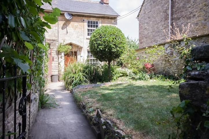 Property photo 2 of 8 Front Garden