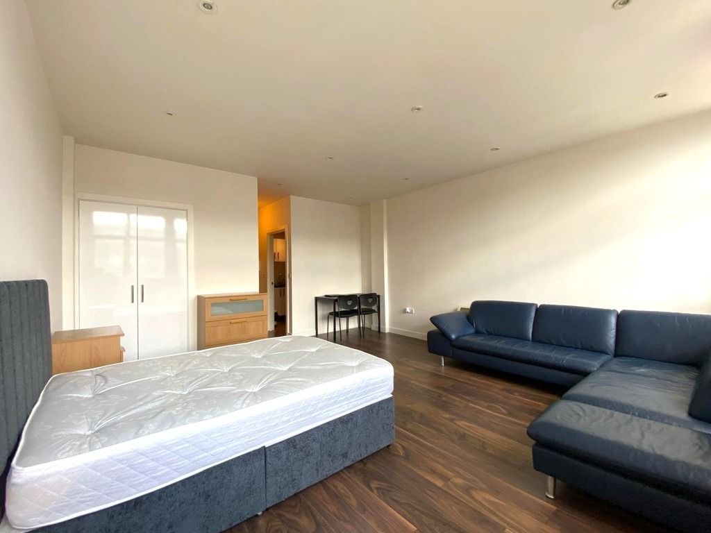 Property photo 2 of 8 4640381