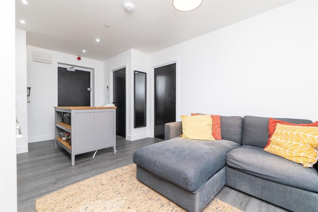 Property photo 3 of 8 Flat-43-28-Baldwin-Street-Bs1-1Ng-11.Jpg