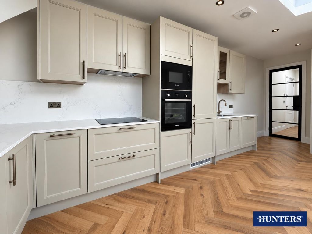 Property photo 2 of 6 Kitchen