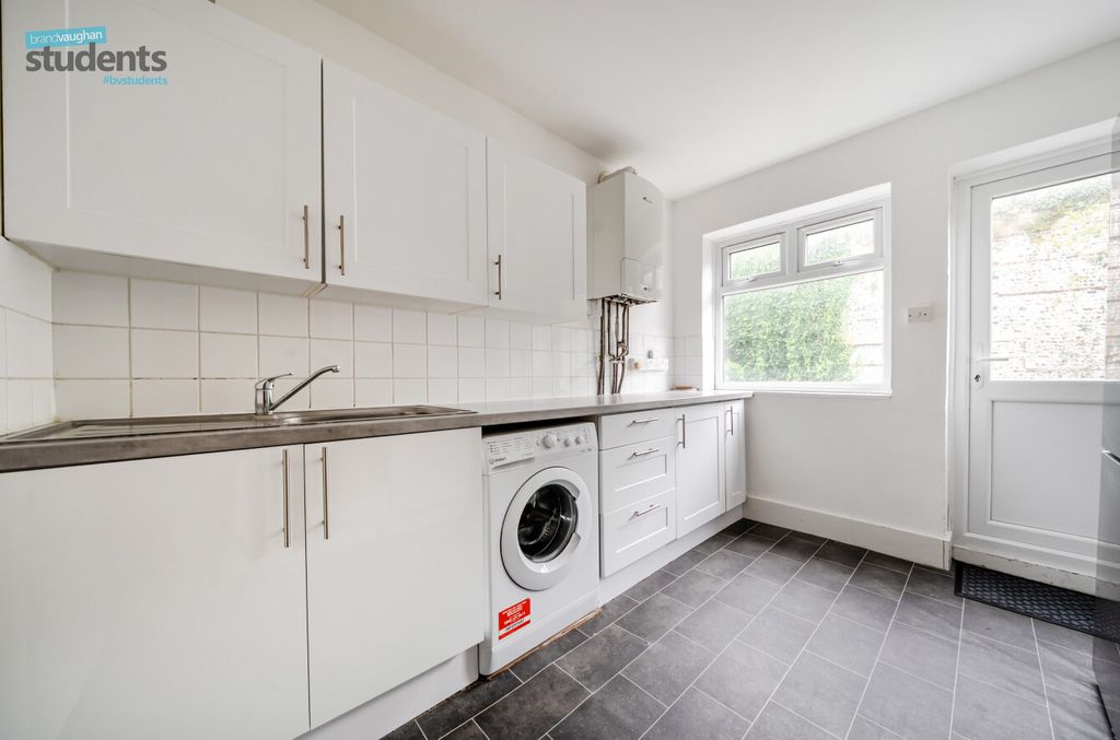 Property photo 3 of 11 0d4F4Ac7-40d0-44F...