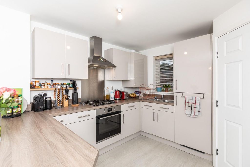 Property photo 3 of 19 Lav_9816.Jpg