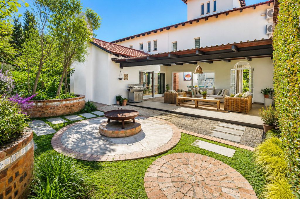 Property photo 1 of 141