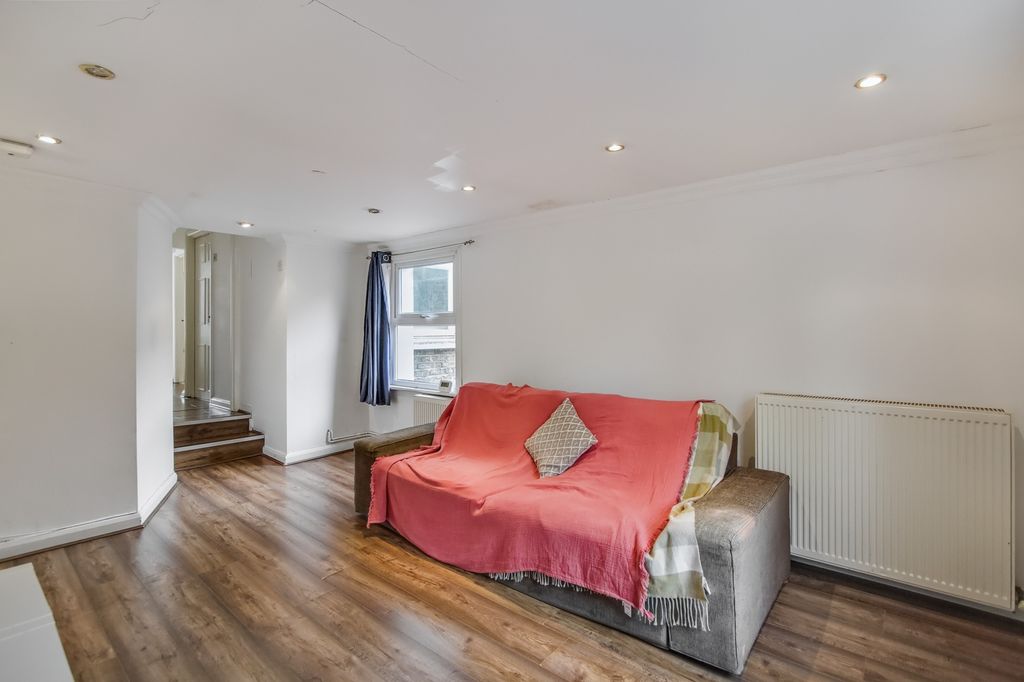 Property photo 3 of 10 35B Grove Hill Road, Camberwell, London, Se5 8Df