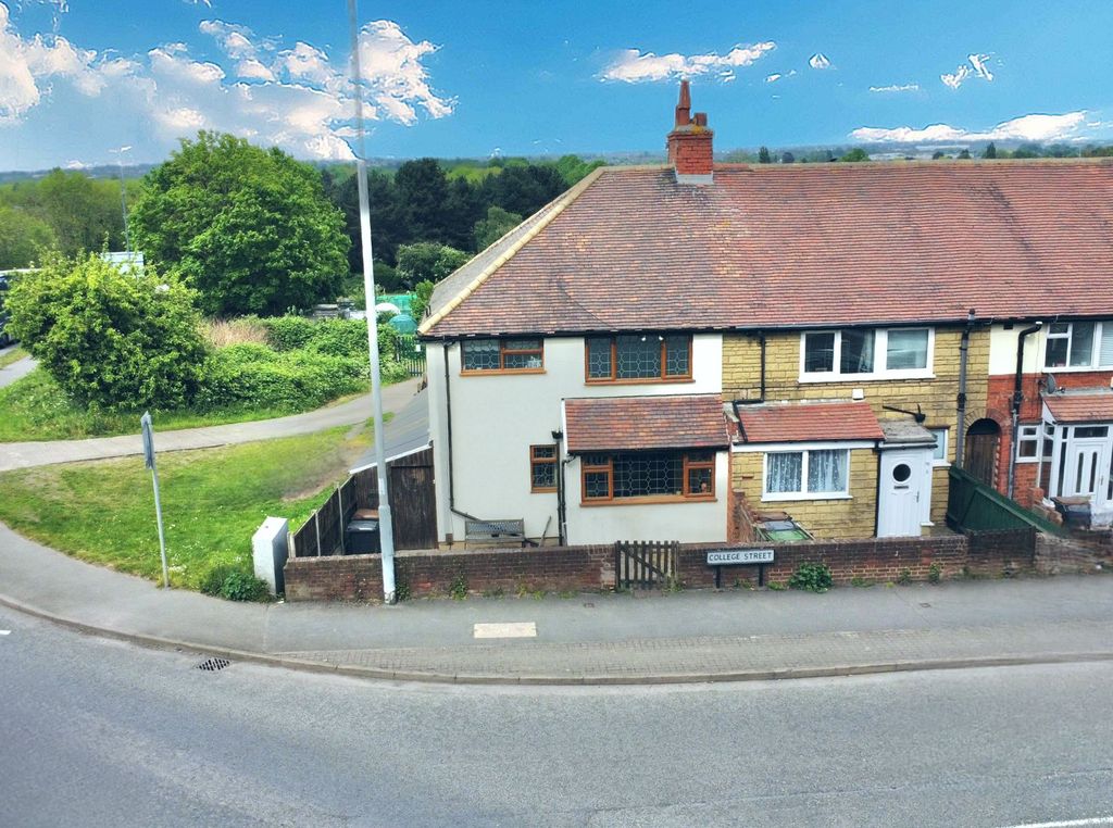 Property photo 2 of 32