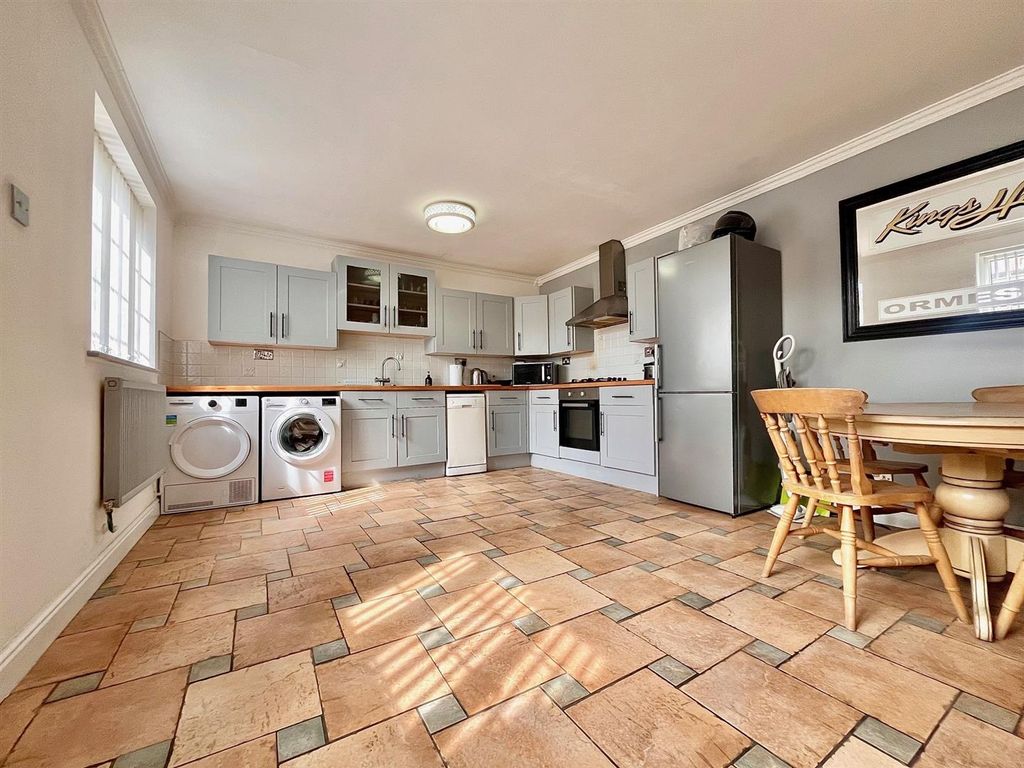 Property photo 3 of 14 Kitchen/Dining Room