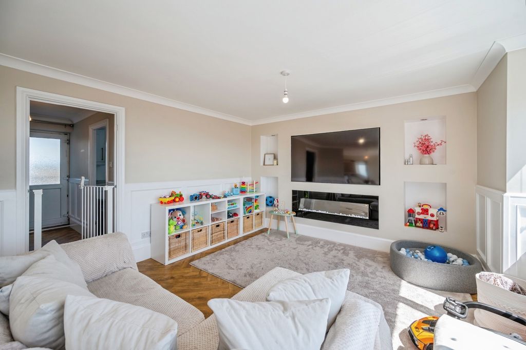 Property photo 3 of 18 Pbox-Img.Jpg