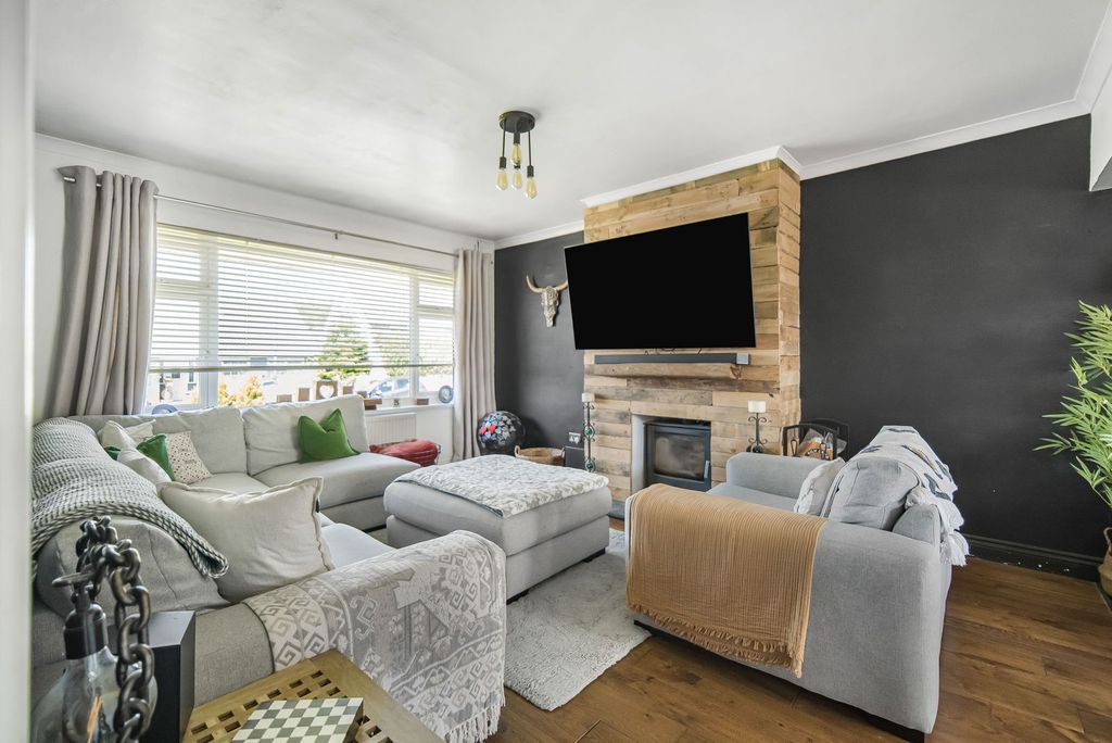 Property photo 2 of 33