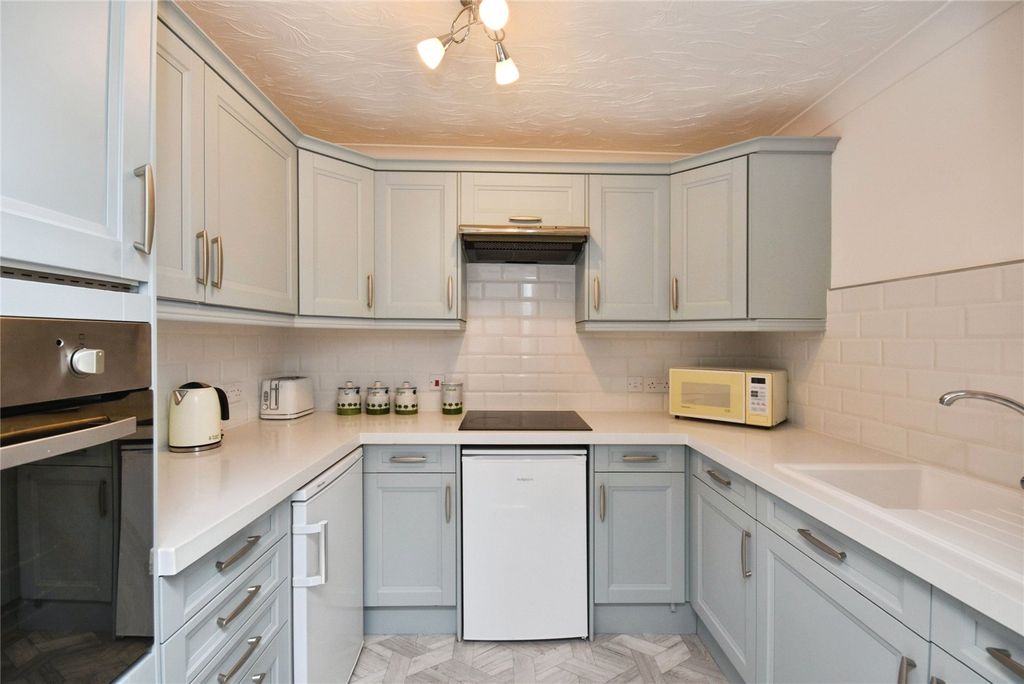 Property photo 3 of 15 Kitchen