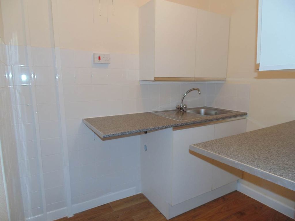 Property photo 3 of 6 Kitchen