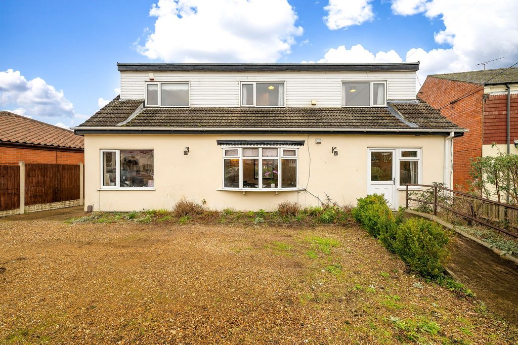 Property photo 2 of 31