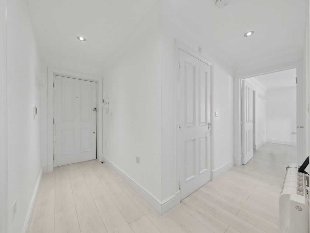 Property photo 2 of 24 5230284