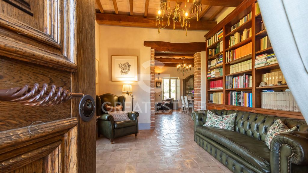 Property photo 2 of 51 Interiors
