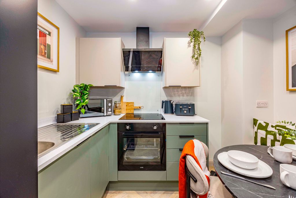 Property photo 2 of 21