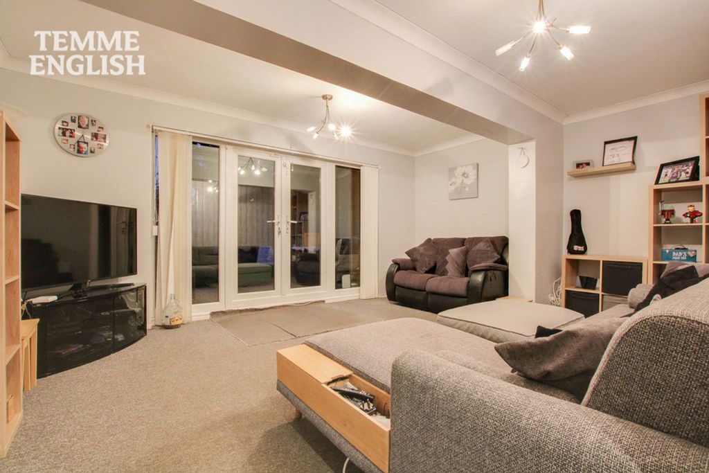 Property photo 2 of 19