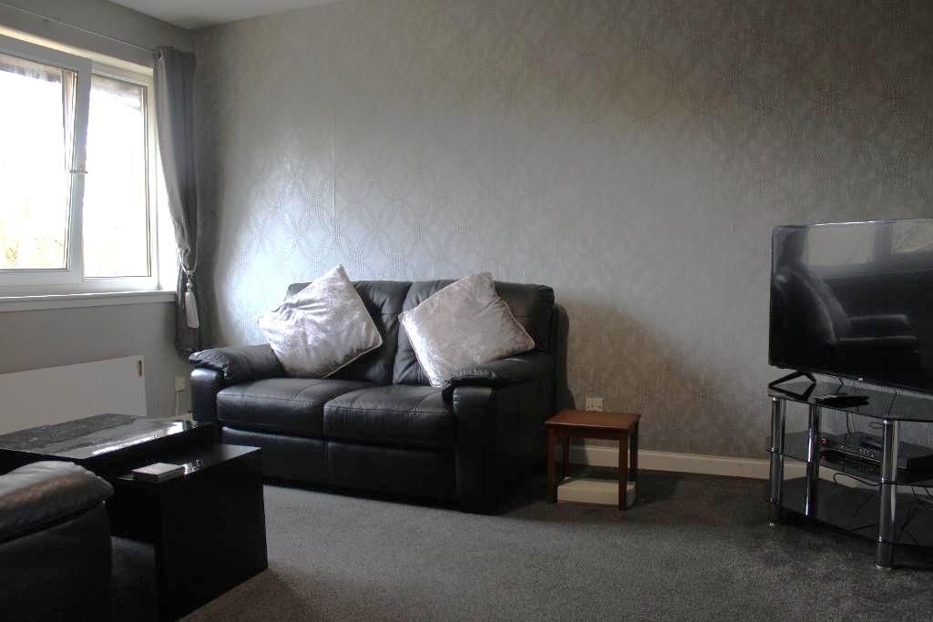 Property photo 2 of 8 Lounge.Jpg