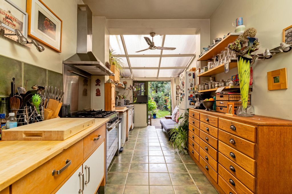 Property photo 3 of 20