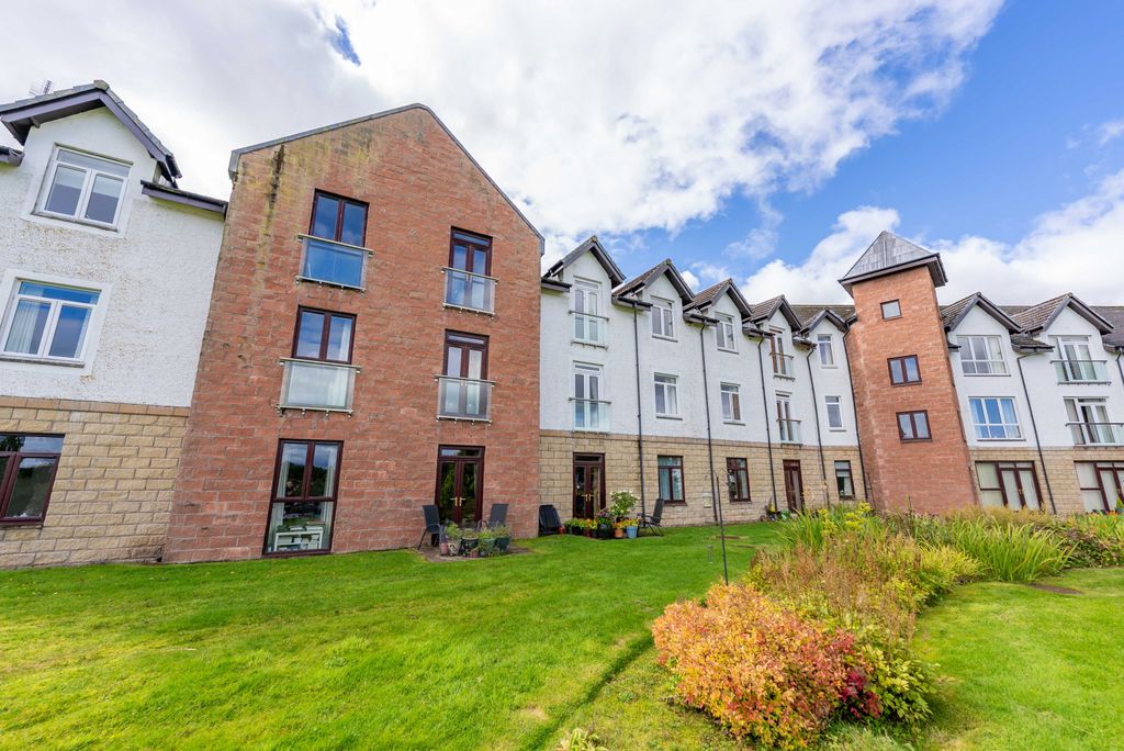 Property photo 1 of 18 2 Bedroom Flat For Sale
